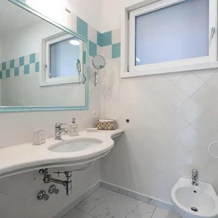 Deluxe Bed and breakfast 4*